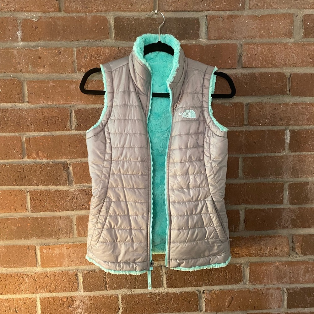 Girls North Face reversible vest-size Medium 10-12